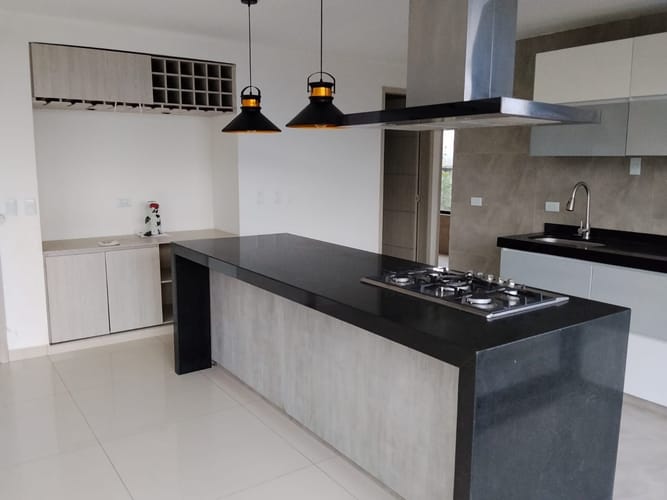 Casa de 4 alcobas en venta en Vercute, Floridablanca, 250 m² · foto 2 de 11