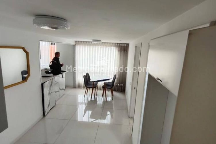 Apartaestudio en venta en La Felicidad, Bogotá, 40 m² · foto 2 de 10