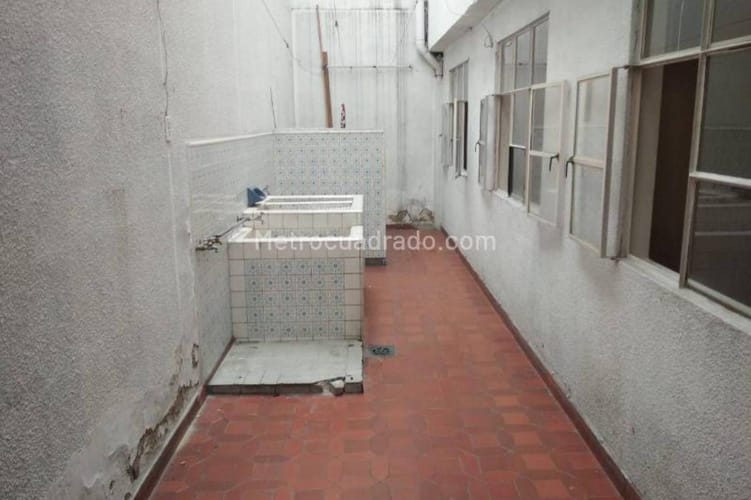 Casa de 4 alcobas en venta en Gustavo Restrepo, Bogotá, 397 m² · foto 2 de 20