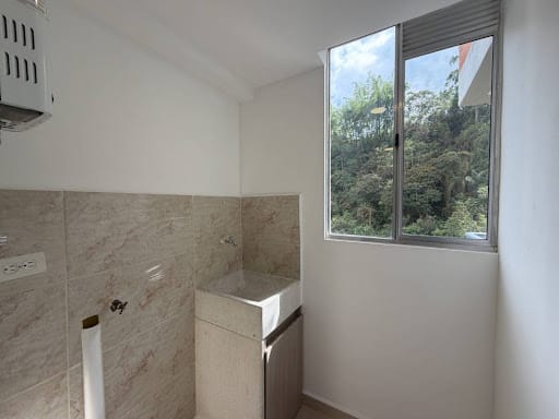Apartamento de 3 alcobas en arriendo en Loma De San Jose, Sabaneta, 54 m² · foto 9 de 12