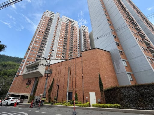 Apartamento de 3 alcobas en arriendo en Loma De San Jose, Sabaneta, 54 m² · foto 12 de 12