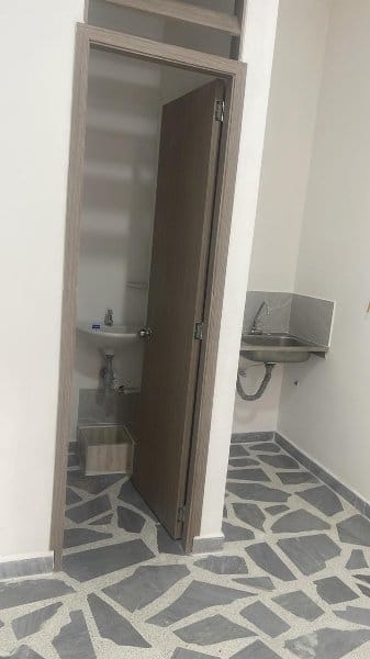 Local en arriendo en San Jose Obrero, Bello, 16 m² · foto 2 de 8
