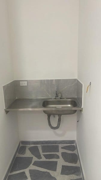 Local en arriendo en San Jose Obrero, Bello, 16 m² · foto 5 de 8