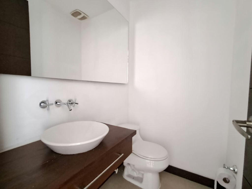 Apartamento en venta en El Poblado, Medellín · foto 3 de 24
