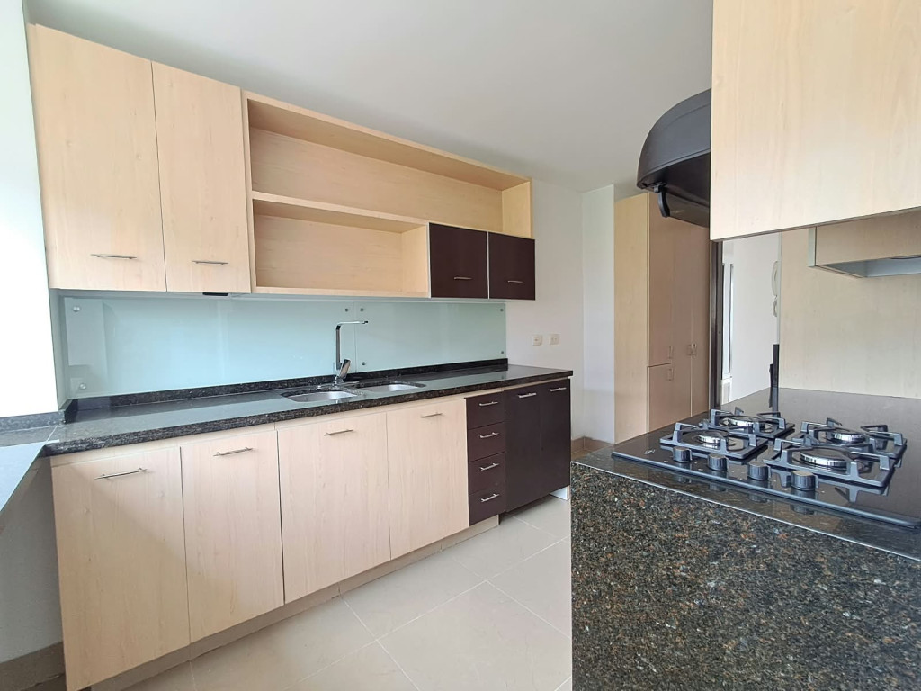 Apartamento en venta en El Poblado, Medellín · foto 4 de 24