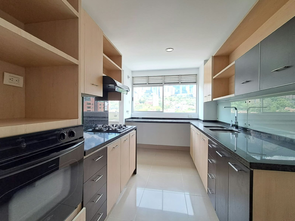 Apartamento en venta en El Poblado, Medellín · foto 5 de 24