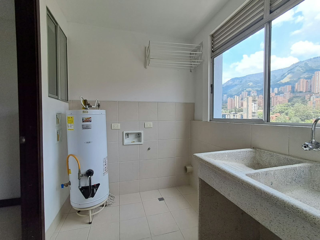 Apartamento en venta en El Poblado, Medellín · foto 6 de 24
