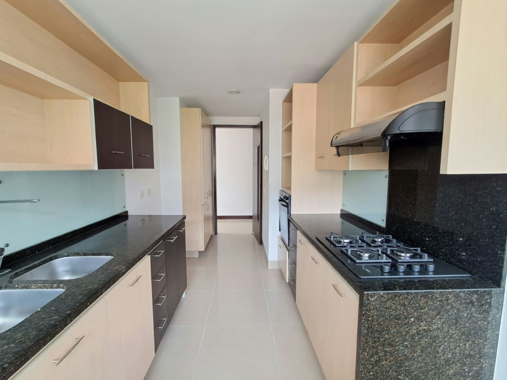 Apartamento en venta en El Poblado, Medellín · foto 8 de 24