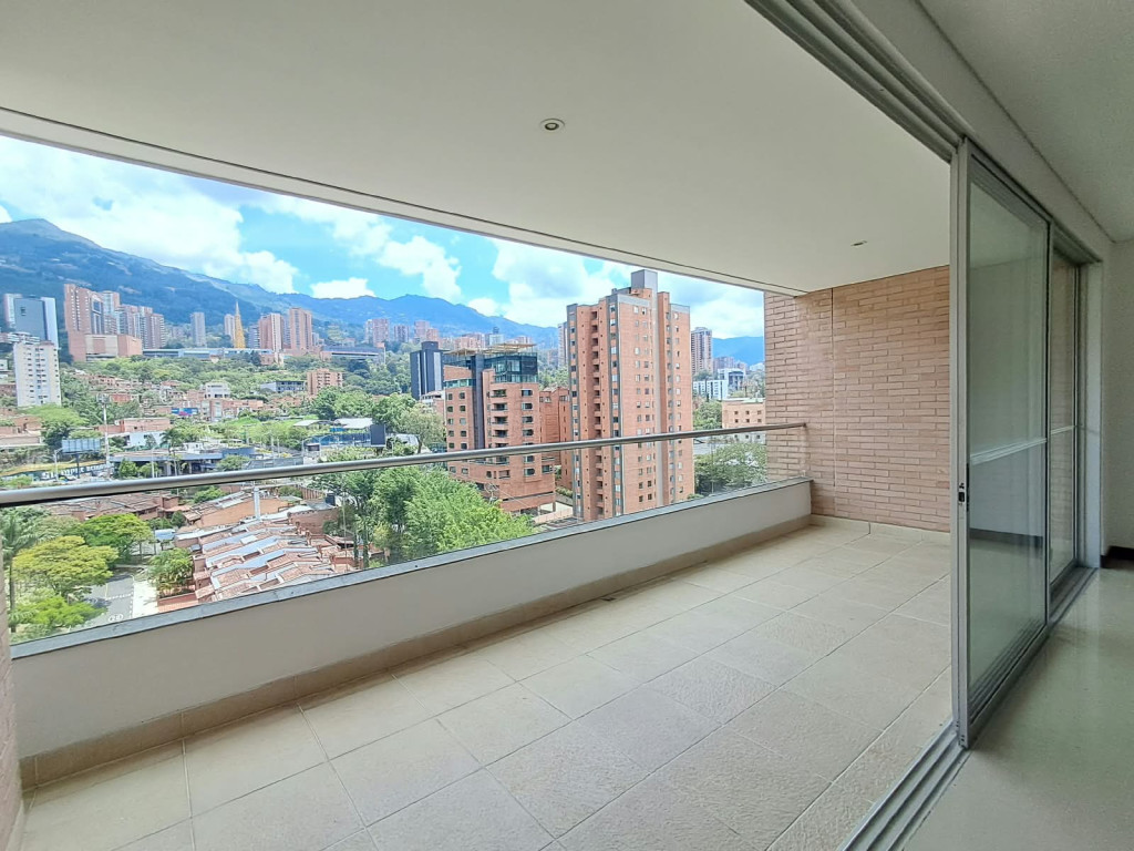 Apartamento en venta en El Poblado, Medellín · foto 11 de 24
