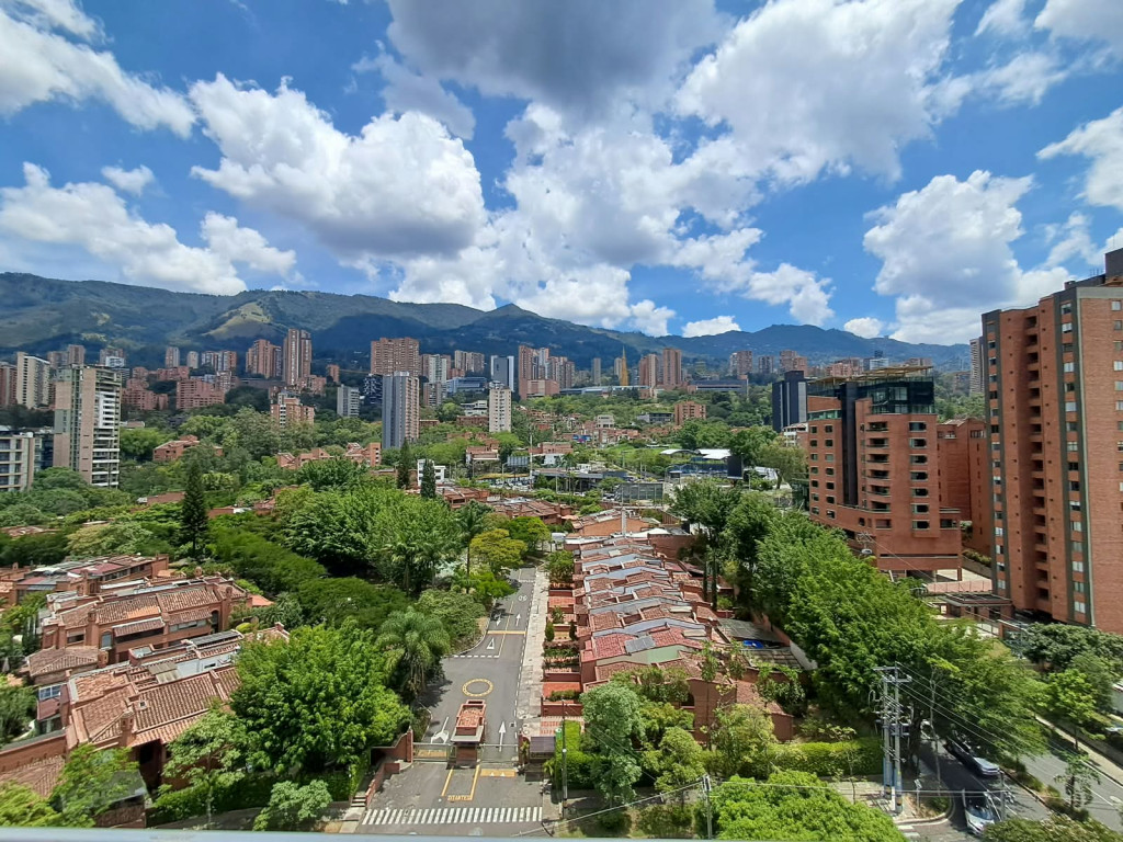Apartamento en venta en El Poblado, Medellín · foto 12 de 24