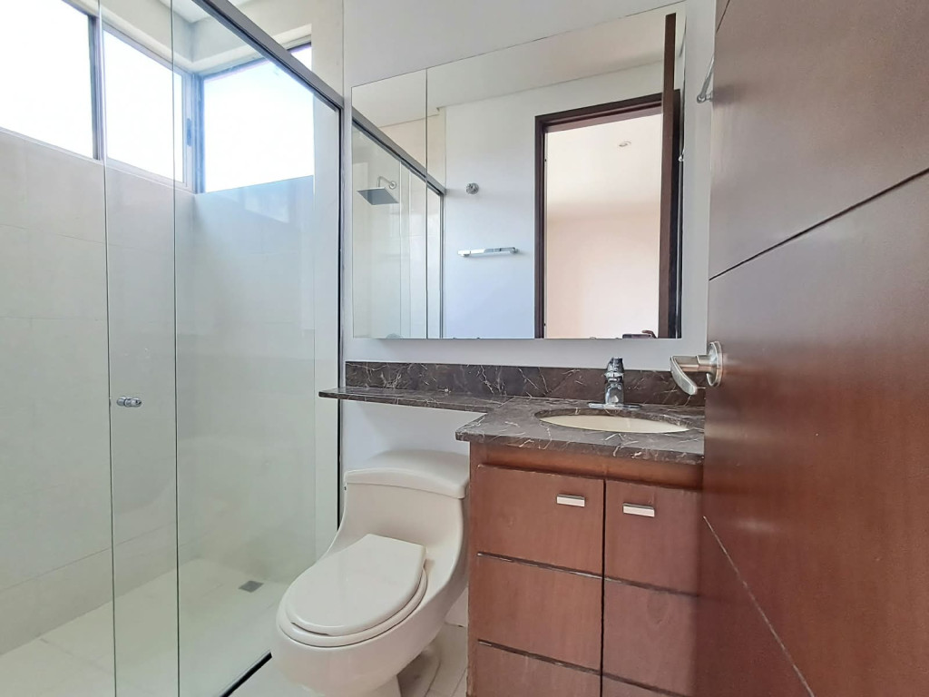 Apartamento en venta en El Poblado, Medellín · foto 18 de 24