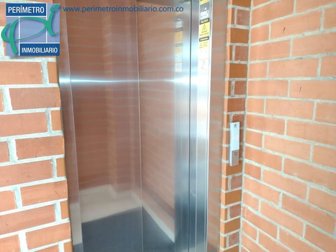 Oficina en arriendo en Milla De Oro, Medellín, 25 m² · foto 8 de 14