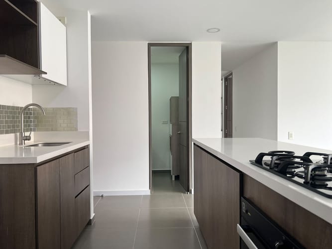 Apartamento de 2 alcobas en arriendo en La Inmaculada, Envigado, 89 m² · foto 3 de 17