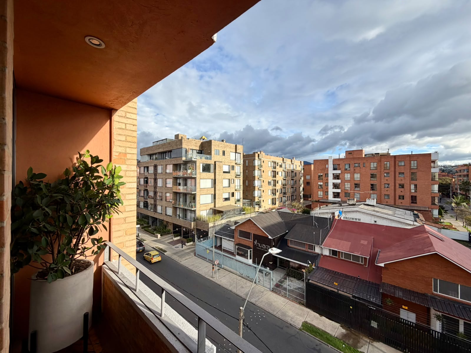Apartamento en arriendo en Santa Barbara, Bogotá · foto 2 de 9