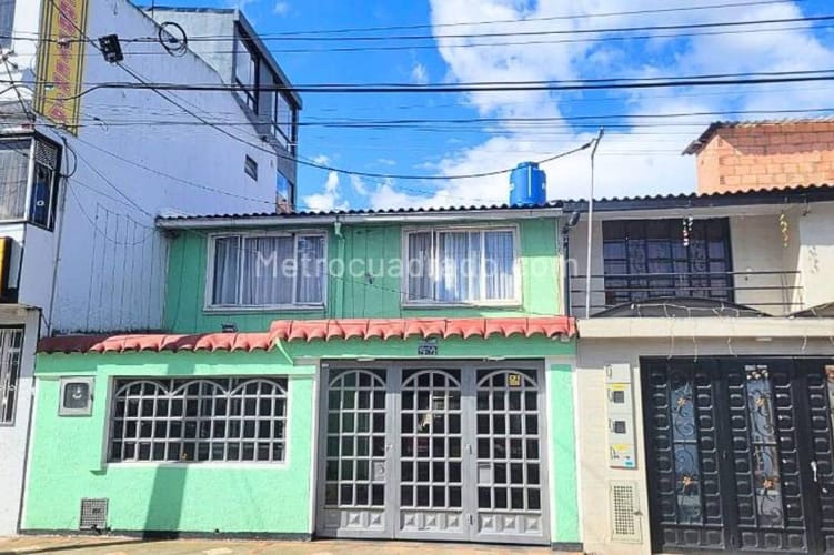 Casa de 5 alcobas en venta en Bavaria, Bogotá, 240 m² · foto 2 de 16