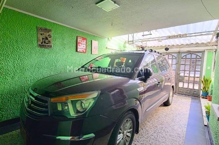 Casa de 5 alcobas en venta en Bavaria, Bogotá, 240 m² · foto 3 de 16