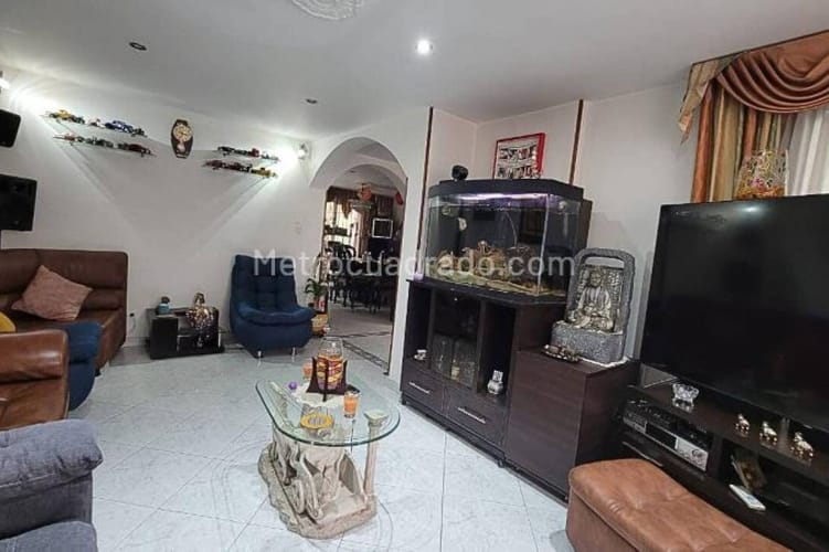 Casa de 5 alcobas en venta en Bavaria, Bogotá, 240 m² · foto 5 de 16