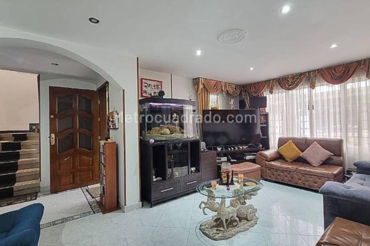 Casa de 5 alcobas en venta en Bavaria, Bogotá, 240 m² · foto 6 de 16