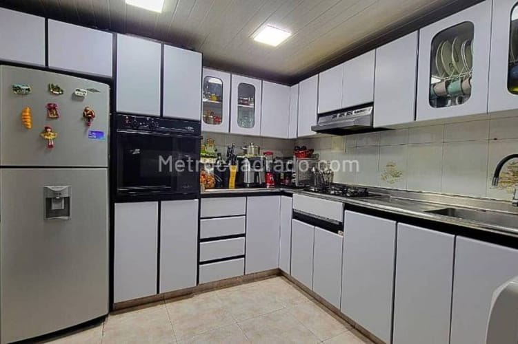 Casa de 5 alcobas en venta en Bavaria, Bogotá, 240 m² · foto 9 de 16