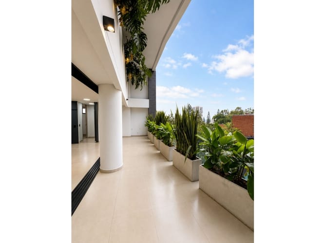 Apartamento de 4 alcobas en venta en Los Naranjos, Medellín, 230 m² · foto 2 de 13