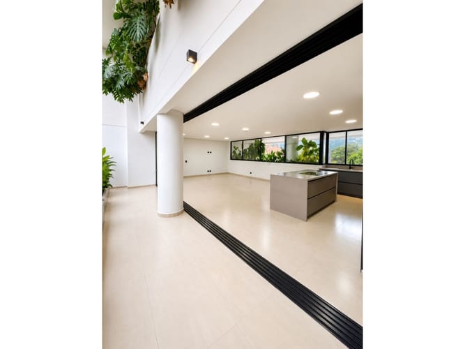 Apartamento de 4 alcobas en venta en Los Naranjos, Medellín, 230 m² · foto 3 de 13