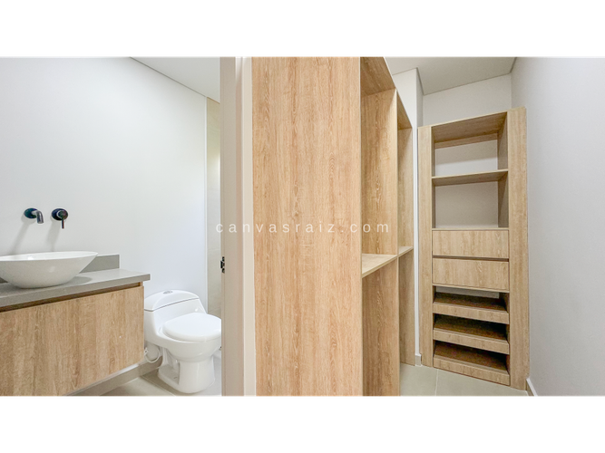 Apartamento de 4 alcobas en venta en Los Naranjos, Medellín, 230 m² · foto 6 de 13