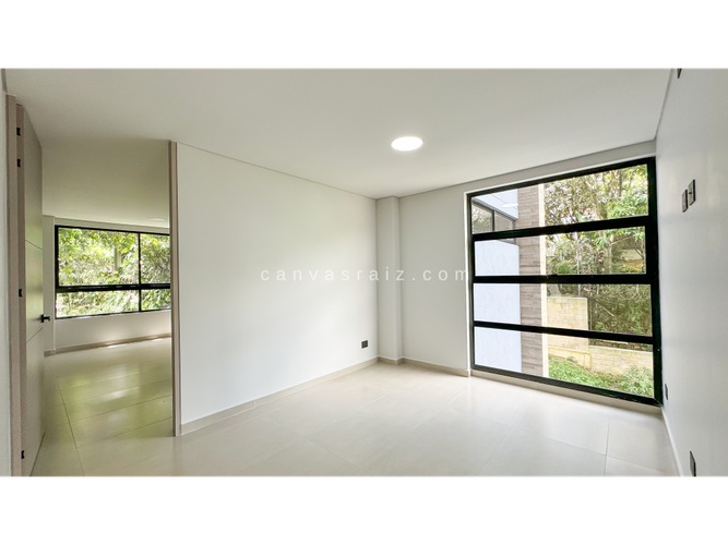 Apartamento de 4 alcobas en venta en Los Naranjos, Medellín, 230 m² · foto 7 de 13