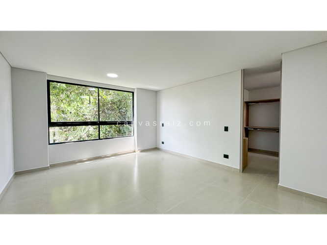 Apartamento de 4 alcobas en venta en Los Naranjos, Medellín, 230 m² · foto 11 de 13