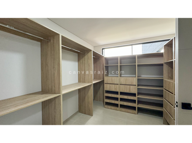 Apartamento de 4 alcobas en venta en Los Naranjos, Medellín, 230 m² · foto 12 de 13
