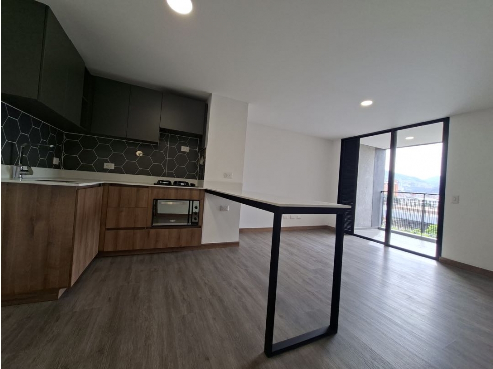 Apartamento en venta en Zona Centro, Envigado · foto 2 de 15