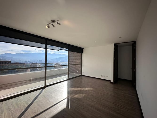 Apartamento de 1 alcoba en arriendo en El Poblado, Medellín, 65 m² · foto 3 de 14