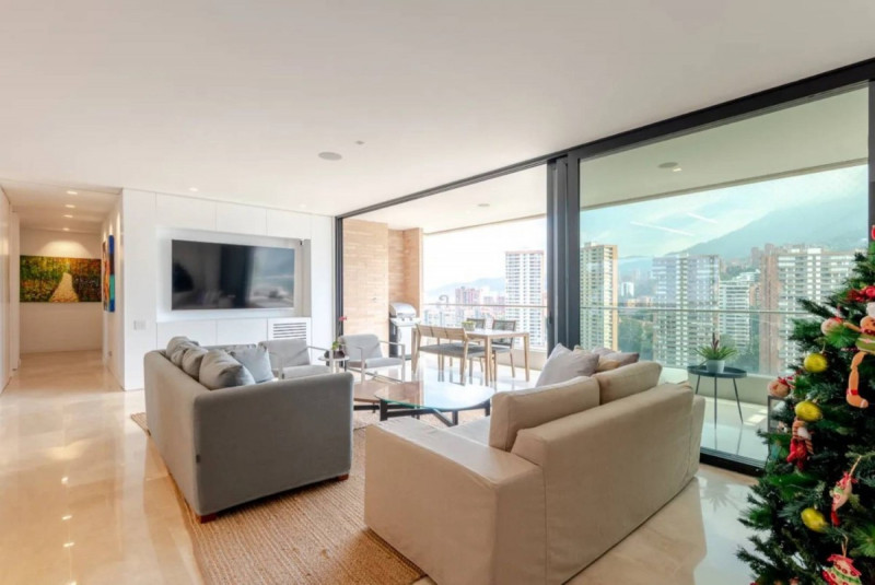 Apartamento en arriendo en El Poblado, Medellín · foto 2 de 13