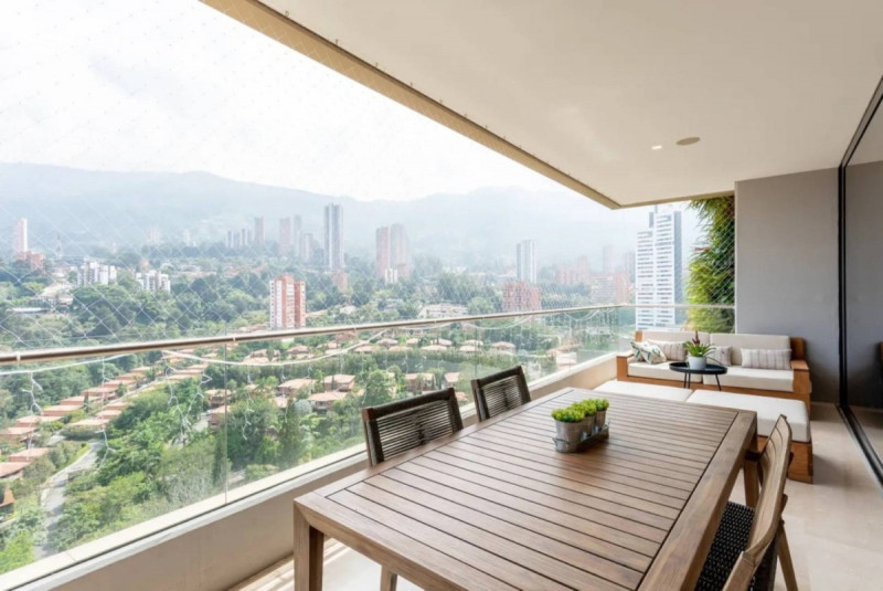 Apartamento en arriendo en El Poblado, Medellín · foto 3 de 13