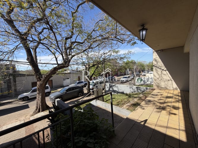VENTA CASA 4 DORMITORIOS CON COCHERA Y GRAN JARDIN EN SALTO CENTRO - foto 2