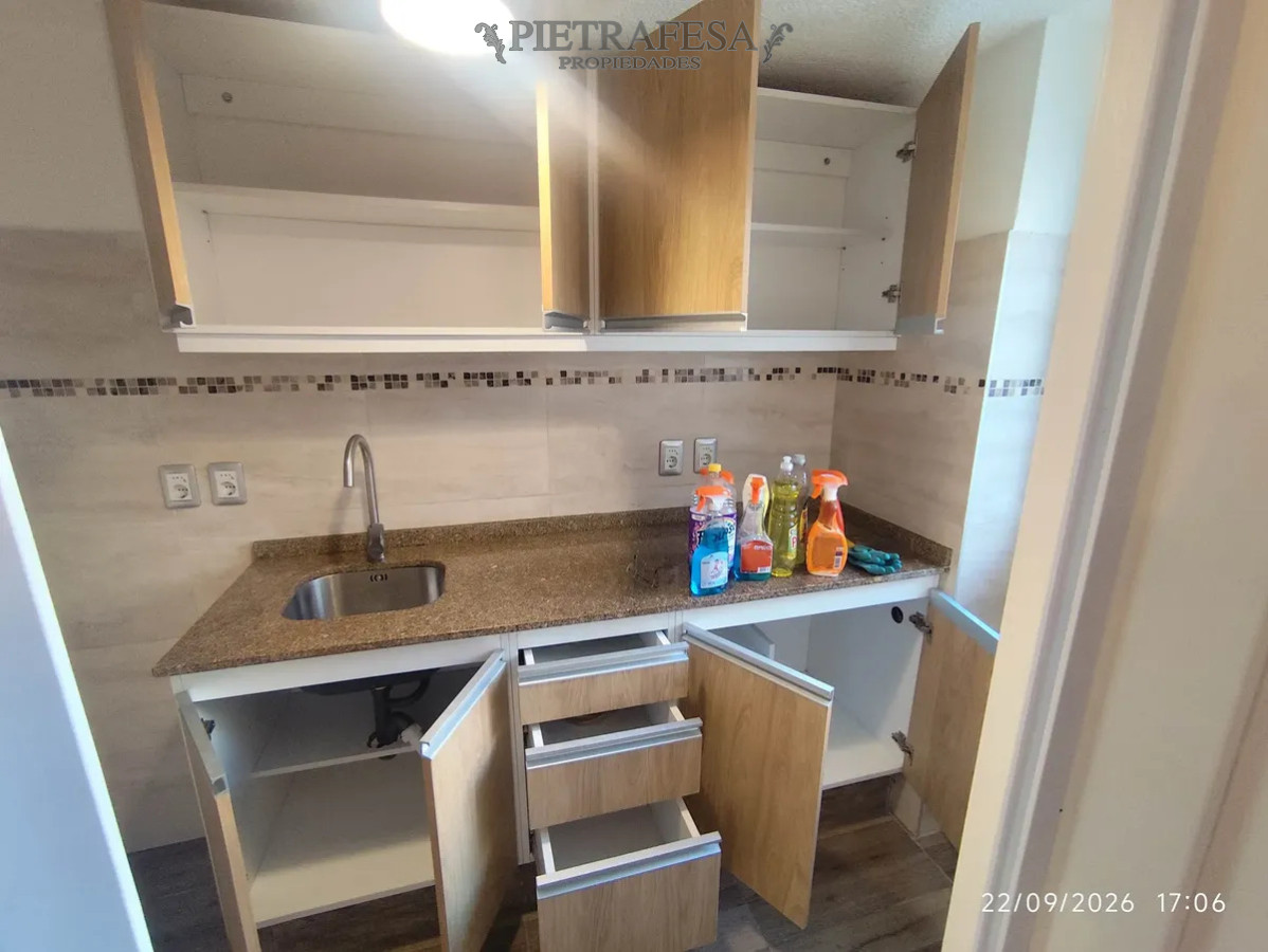 Apartamento en alquiler, 3 dormitorios, 1 baño, terraza. Puerto Buceo. · Foto 10