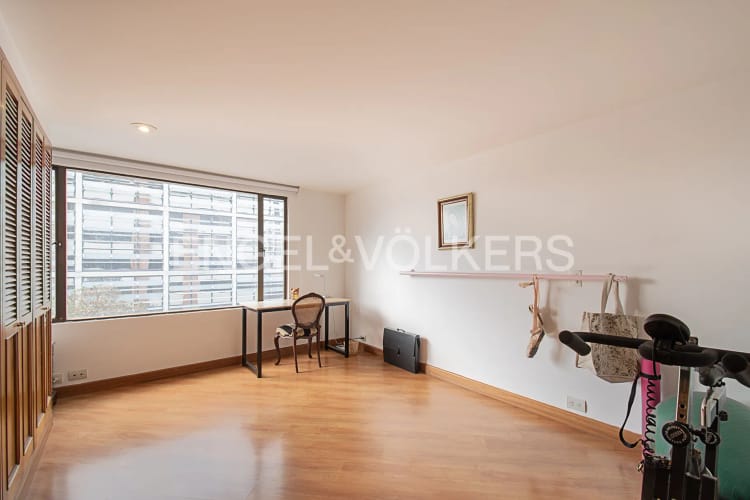Apartamento de 3 alcobas en venta en Chicó Navarra, Bogotá, 181 m² · foto 16 de 17