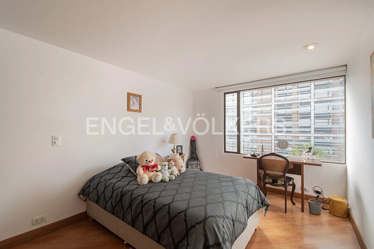 Apartamento de 3 alcobas en venta en Chicó Navarra, Bogotá, 181 m² · foto 15 de 17