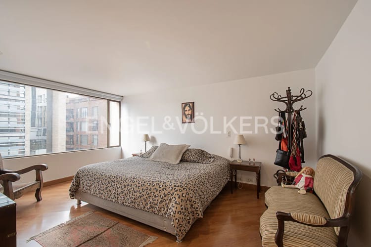 Apartamento de 3 alcobas en venta en Chicó Navarra, Bogotá, 181 m² · foto 12 de 17