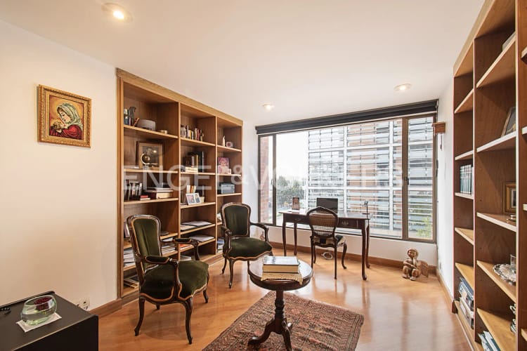 Apartamento de 3 alcobas en venta en Chicó Navarra, Bogotá, 181 m² · foto 11 de 17