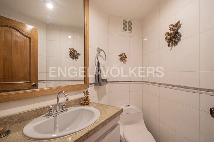 Apartamento de 3 alcobas en venta en Chicó Navarra, Bogotá, 181 m² · foto 10 de 17