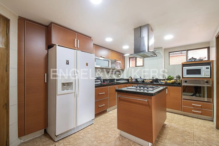Apartamento de 3 alcobas en venta en Chicó Navarra, Bogotá, 181 m² · foto 8 de 17