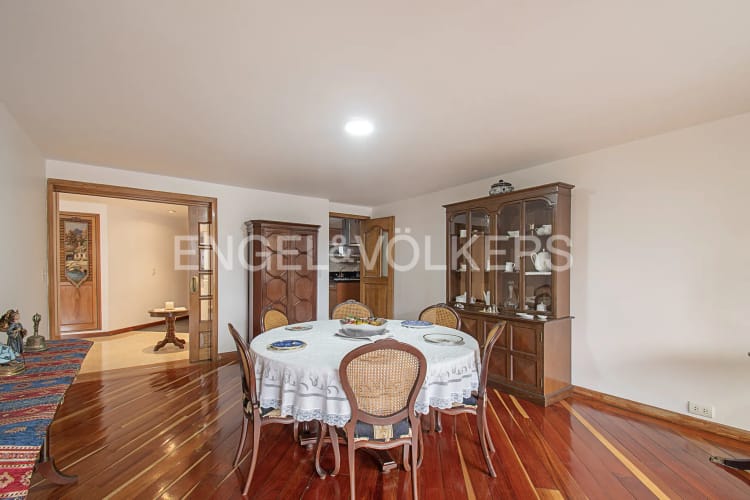 Apartamento de 3 alcobas en venta en Chicó Navarra, Bogotá, 181 m² · foto 5 de 17