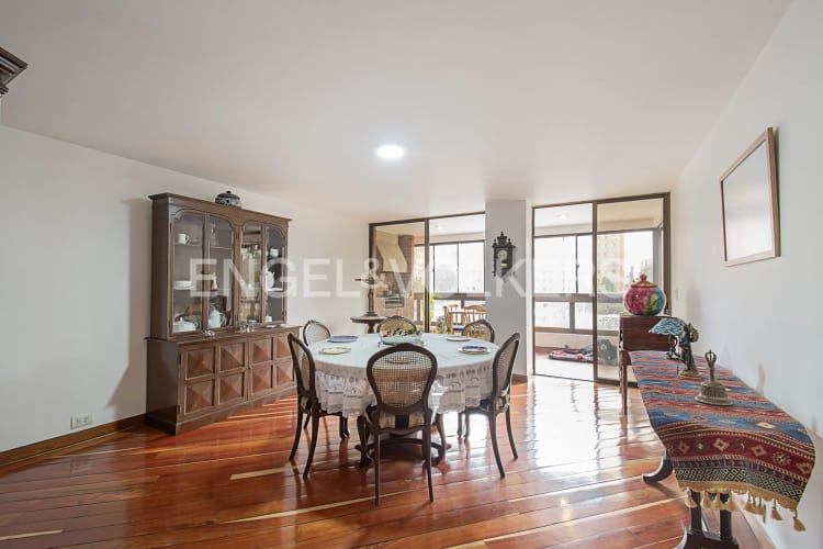 Apartamento de 3 alcobas en venta en Chicó Navarra, Bogotá, 181 m² · foto 4 de 17