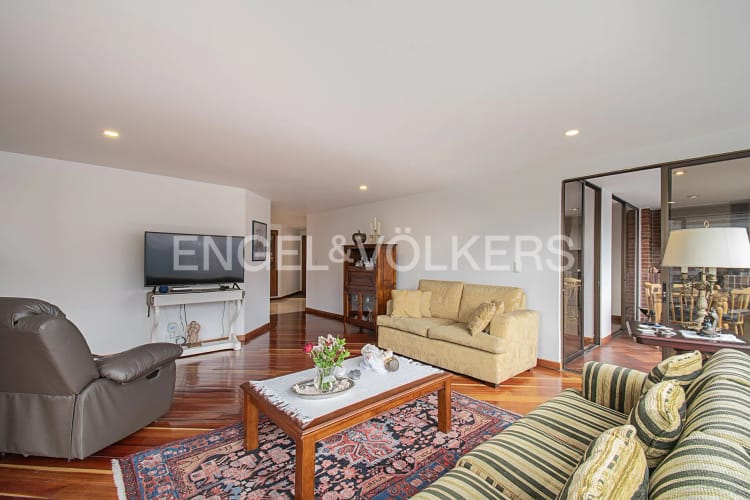 Apartamento de 3 alcobas en venta en Chicó Navarra, Bogotá, 181 m² · foto 3 de 17