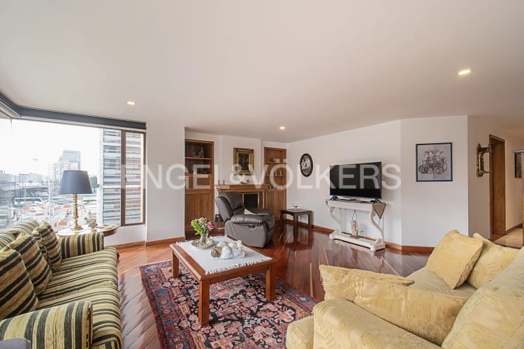 Apartamento de 3 alcobas en venta en Chicó Navarra, Bogotá, 181 m² · foto 2 de 17