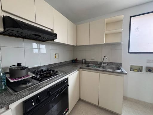 Apartamento de 2 alcobas en arriendo en Loma Del Campestre, Medellín, 87 m² · foto 2 de 14