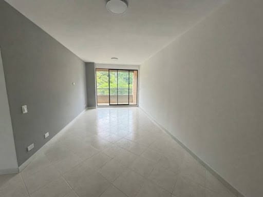 Apartamento de 2 alcobas en arriendo en Loma Del Campestre, Medellín, 87 m² · foto 5 de 14