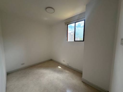 Apartamento de 2 alcobas en arriendo en Loma Del Campestre, Medellín, 87 m² · foto 6 de 14