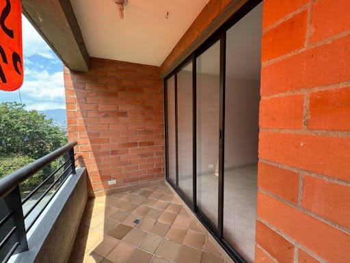 Apartamento de 2 alcobas en arriendo en Loma Del Campestre, Medellín, 87 m² · foto 11 de 14