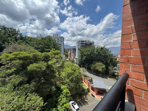 Apartamento de 2 alcobas en arriendo en Loma Del Campestre, Medellín, 87 m² · foto 12 de 14